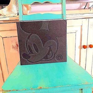 Mickey Mouse Memories  NWT Complete 2018 12 month Pin Collection Set with binder